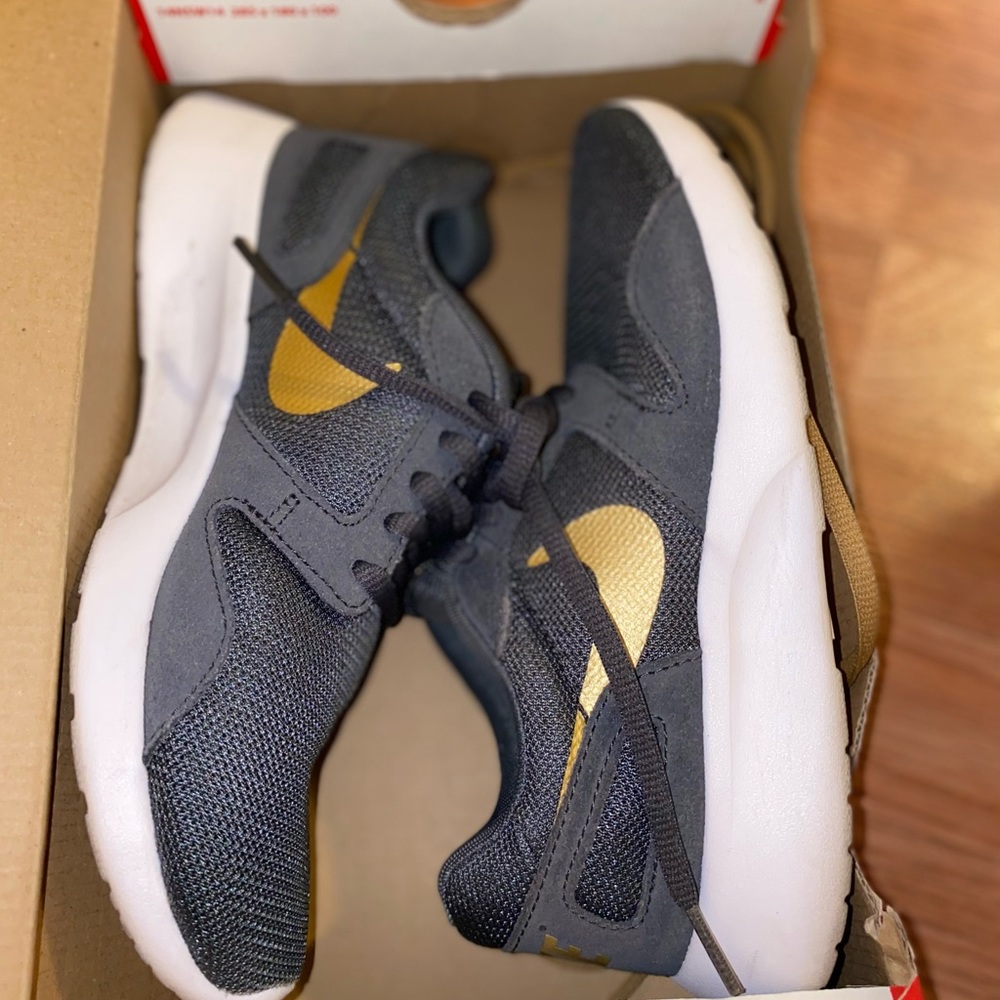 Nike sneaker for woman